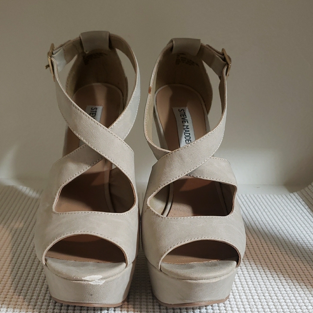 Steve Madden Tan Platform Sandals with Crisscross Straps